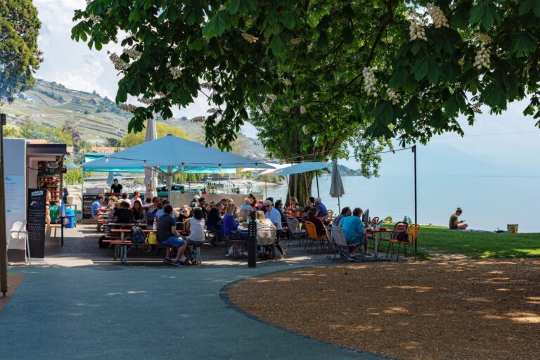 Terrasse de la Buvette de la plage de Lutry
